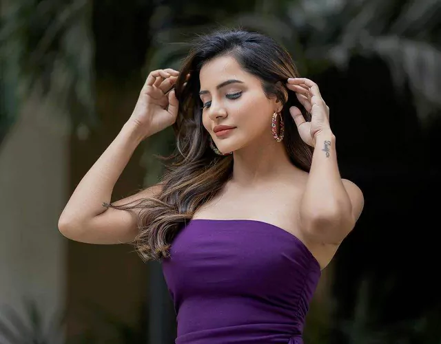 Ashu Reddy Glamorous Photos